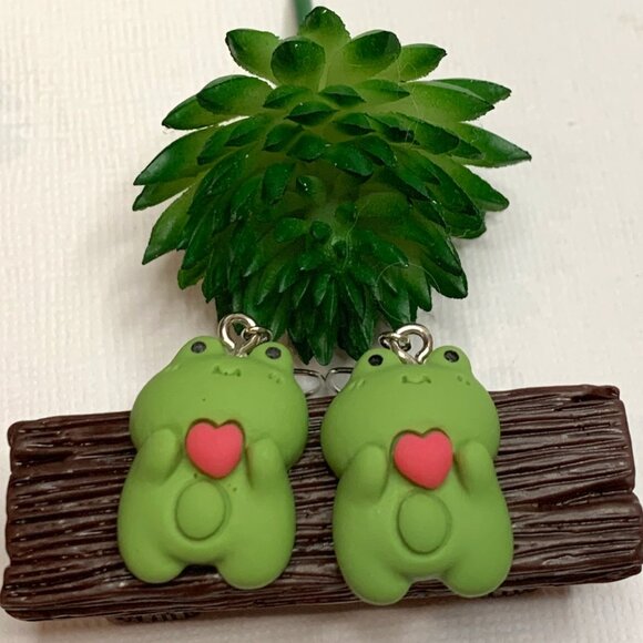Frog Earring, Amphibian Earring, Love Earring, Heart Earring, Valentine's Day - Picture 4 of 7